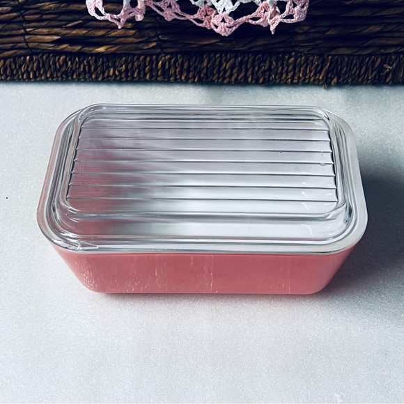 Flamingo Pink Pyrex Refrigerator Dish With Lid 502 Hard to Find - Picture 3 of 14